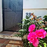 Modern House With Large Pool! Holiday home *