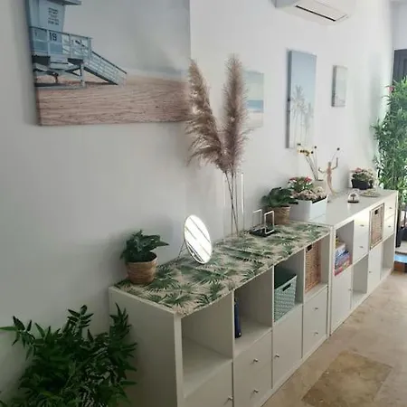 Modern House With Large Pool! 別荘 *