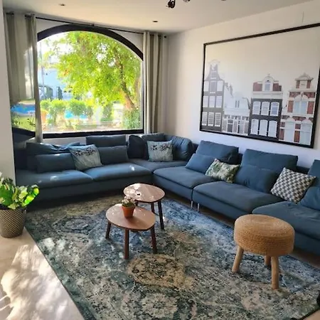 Modern House With Large Pool!