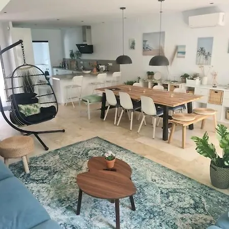 Modern House With Large Pool!