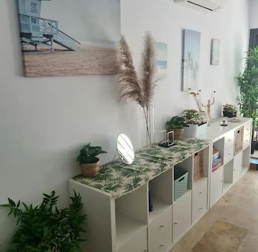 Modern House With Large Pool! بيت للعطل *