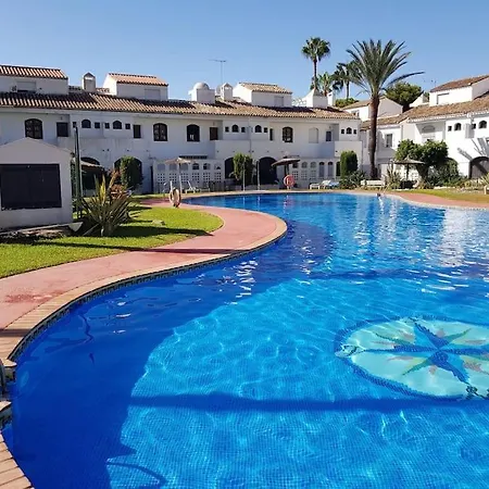 Modern House With Large Pool! Feriehus