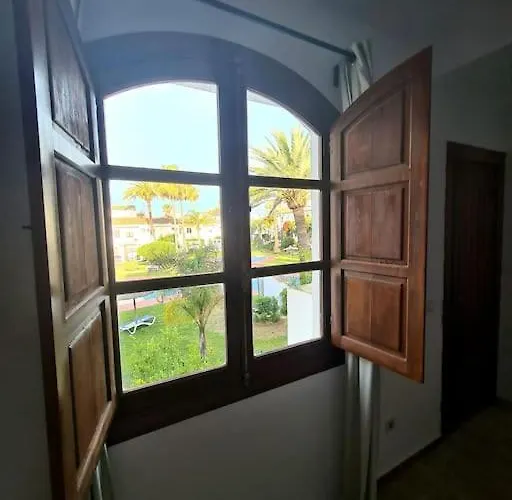 Vakantiehuis Modern House With Large Pool! Estepona