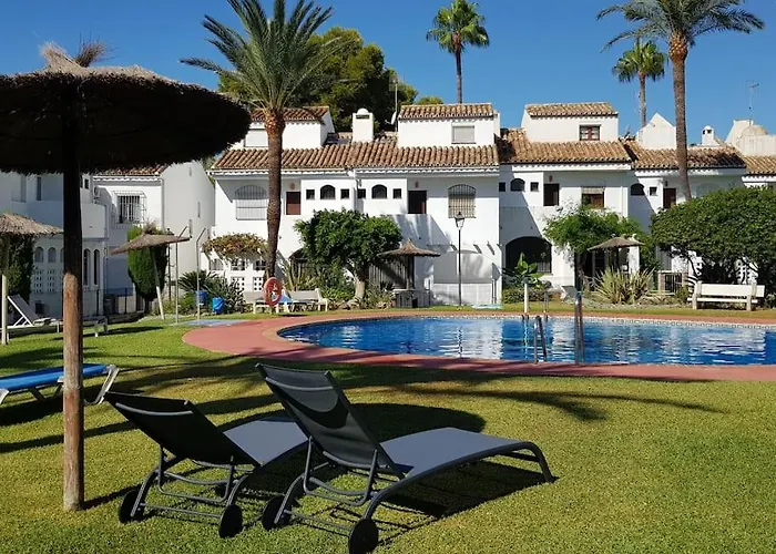 Modern House With Large Pool! Vakantiehuis Estepona