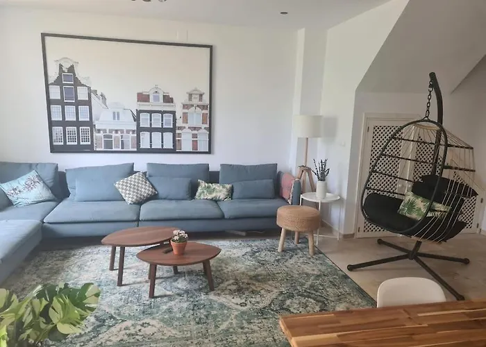 Modern House With Large Pool! Estepona