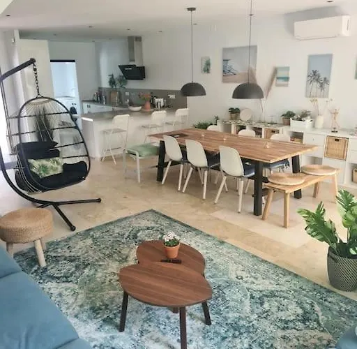 Modern House With Large Pool!