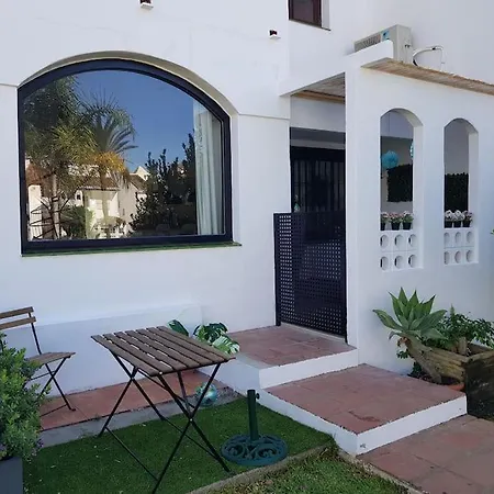 Modern House With Large Pool! Tatil Evi