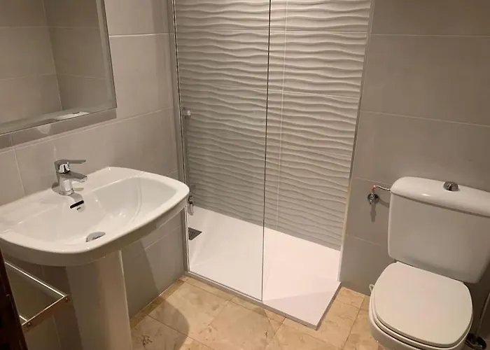 Modern House With Large Pool!